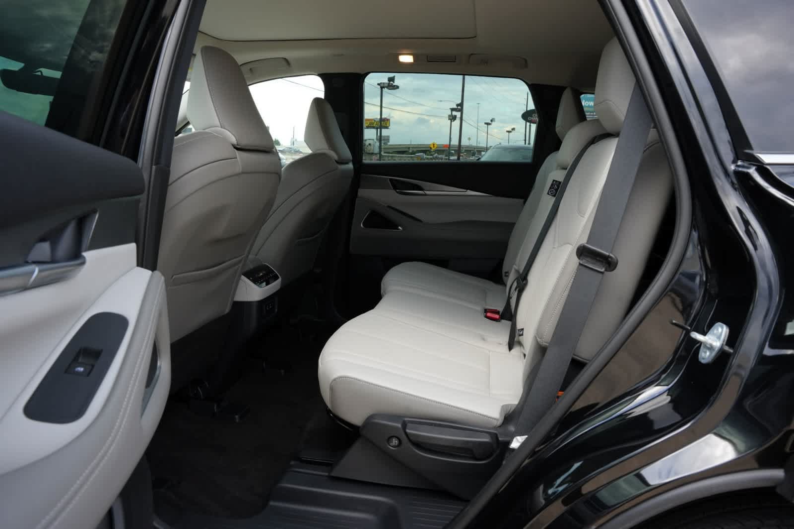 Certified 2027 INFINITI QX60 Luxe w/ Cargo Package FWD image 18