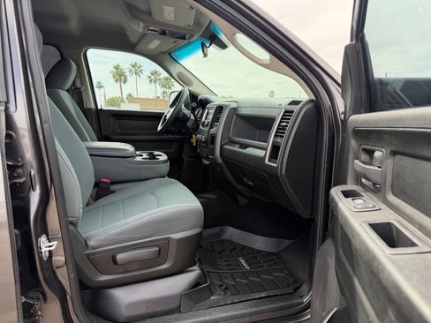 Used 2018 RAM 2500 Tradesman w/ Chrome Appearance Group image 25