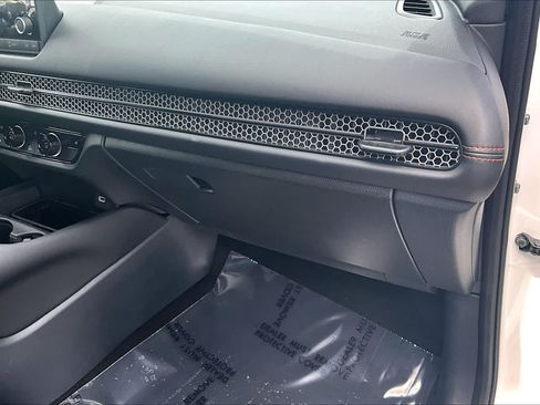 Certified 2025 Honda HR-V Sport image 18