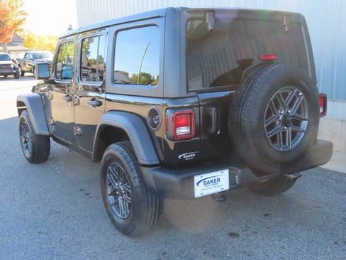 Used 2024 Jeep Wrangler Sport S image 7