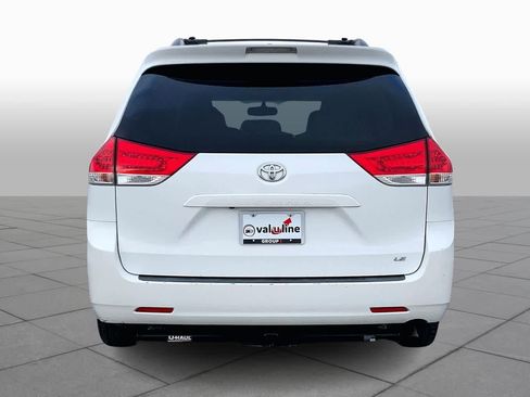 Used 2014 Toyota Sienna LE image 5