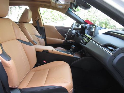 Used 2022 Lexus ES 350 w/ Luxury Package FWD image 17
