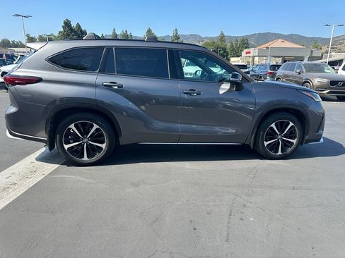 Used 2021 Toyota Highlander XSE FWD image 4