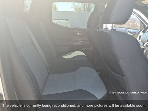 Used 2021 Toyota Tacoma TRD Off-Road w/ Technology Package AWD/4WD image 13