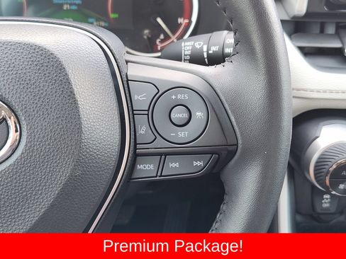 Used 2025 Toyota RAV4 XLE Premium FWD image 39