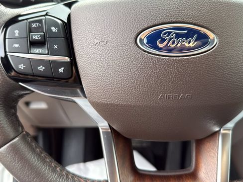 Used 2022 Ford Explorer King Ranch w/ Technology Package AWD/4WD image 16