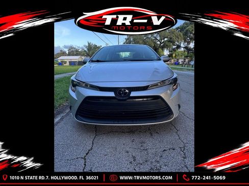Used 2024 Toyota Corolla LE FWD image 2