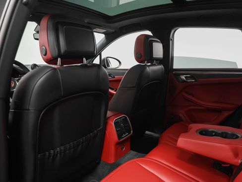 Certified 2024 Porsche Macan GTS w/ Premium Plus Package AWD/4WD image 48