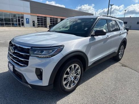 New 2026 Ford Explorer Active w/ Active Comfort Package AWD/4WD image 7