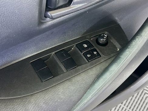 Used 2022 Toyota Corolla LE image 19