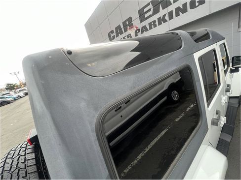 Used 2015 Jeep Wrangler Unlimited Sahara w/ Connectivity Group image 43