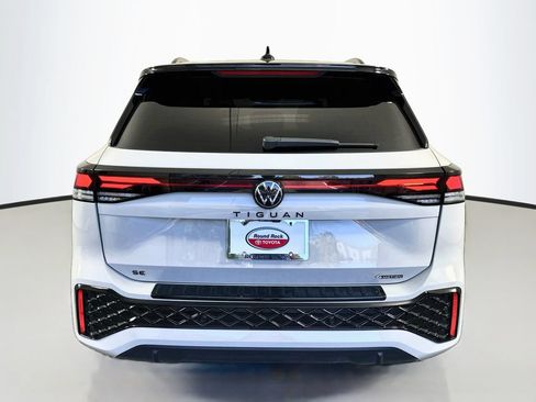 Used 2025 Volkswagen Tiguan SE R-Line AWD/4WD image 6