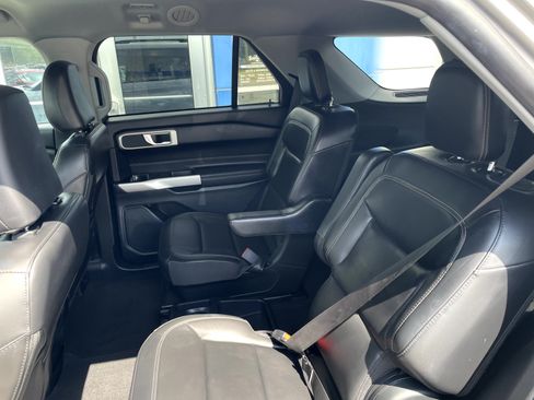 Used 2021 Ford Explorer XLT w/ Equipment Group 202A AWD/4WD image 10