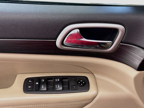 Used 2019 Jeep Grand Cherokee Laredo image 15