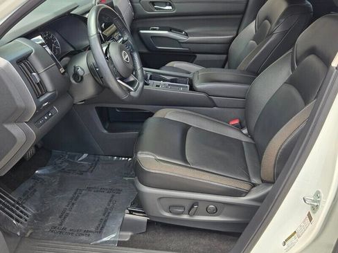 Used 2024 Nissan Pathfinder SL w/ Cargo Package FWD image 9