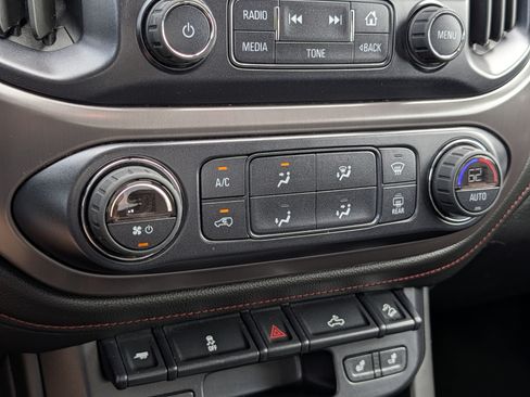 Used 2015 GMC Canyon SLE w/ All-Terrain Package AWD/4WD image 31