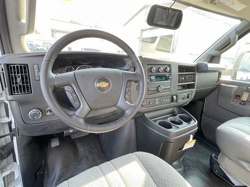 Used 2022 Chevrolet Express 3500 CUTWAY w/ Power Convenience Package image 31