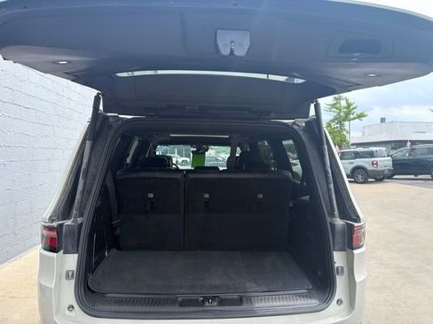 Used 2022 Jeep Wagoneer Series III w/ Premium Group I AWD/4WD image 9