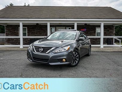 Used 2016 Nissan Altima 2.5 SV w/ Convenience Package
