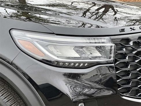 Used 2025 Ford Explorer ST-Line w/ ST-Line Street Pack image 5