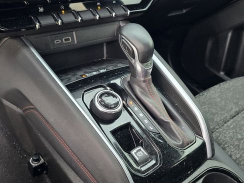 Used 2024 Chevrolet Colorado Z71 w/ Z71 Convenience Package 2 image 27