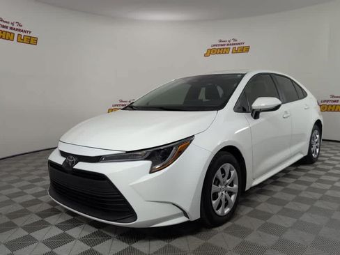 Used 2025 Toyota Corolla LE FWD image 1