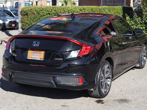 Used 2019 Honda Civic Touring image 9