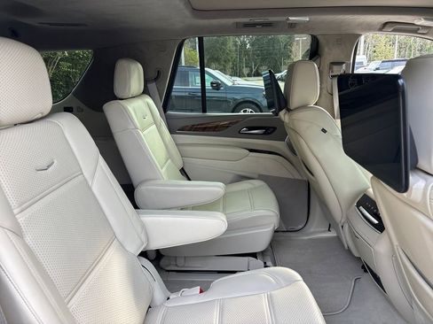 Used 2023 Cadillac Escalade Premium Luxury Platinum image 33