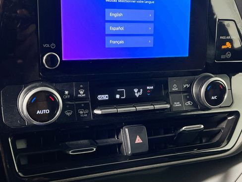 Used 2023 Toyota Highlander LE image 27