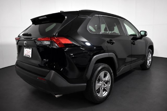 Used 2025 Toyota RAV4 XLE FWD image 4