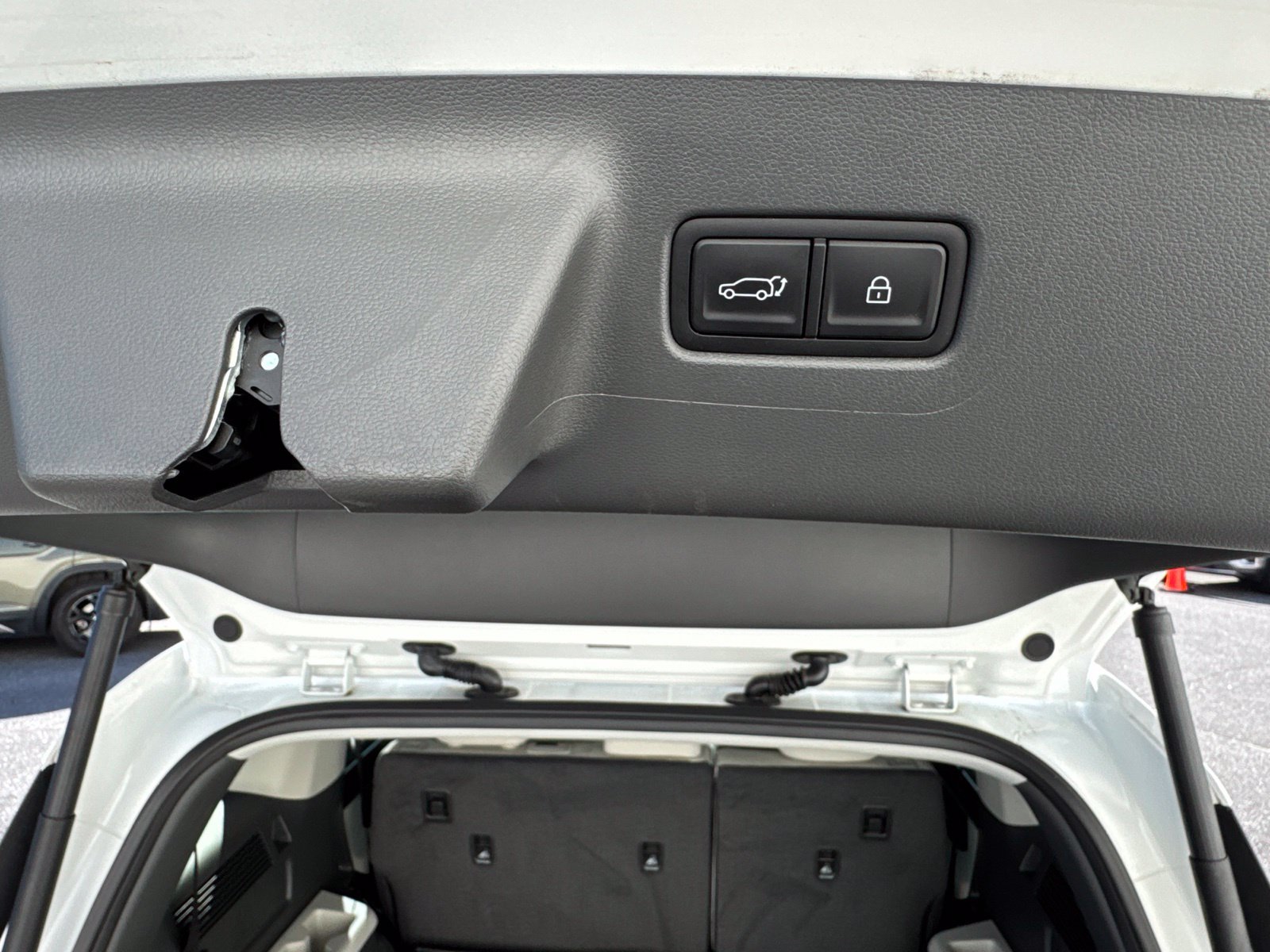 Used 2025 Hyundai Santa Fe SE FWD image 12