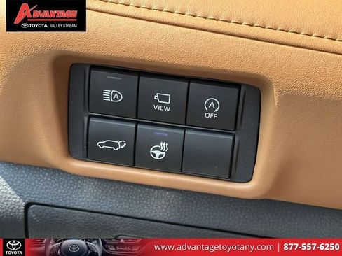 Used 2023 Toyota Highlander Platinum AWD/4WD image 26
