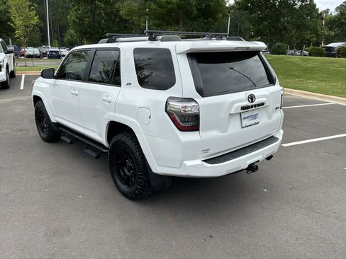 Used 2022 Toyota 4Runner SR5 Premium AWD/4WD image 8