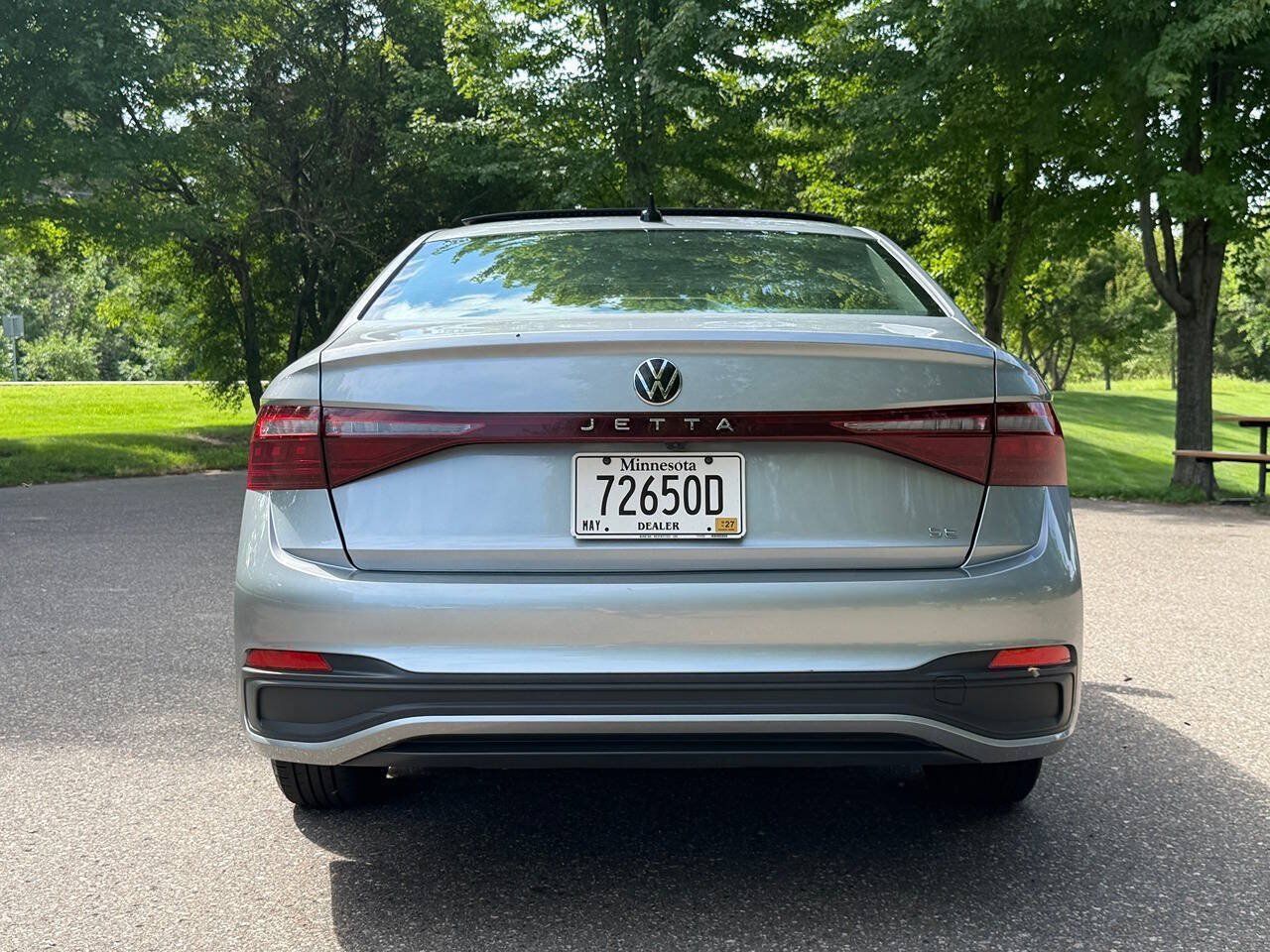Used 2025 Volkswagen Jetta SE FWD image 4