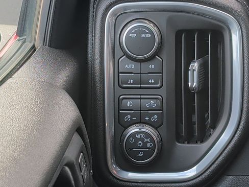 Used 2022 Chevrolet Silverado 1500 RST AWD/4WD image 23
