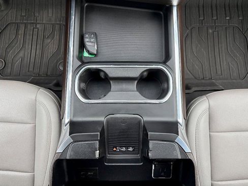 Used 2024 GMC Sierra 2500 SLT w/ SLT Premium Package image 16