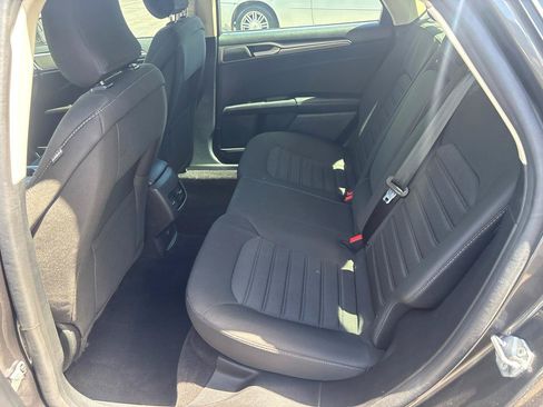 Used 2019 Ford Fusion SE FWD image 31
