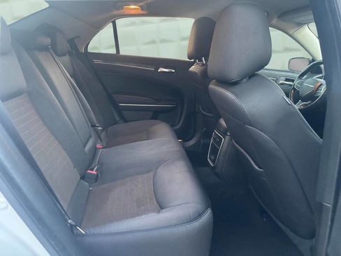 Used 2022 Chrysler 300 Touring w/ Sport Appearance Package image 18