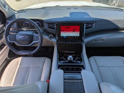 Used 2024 Jeep Wagoneer Series III AWD/4WD image 21