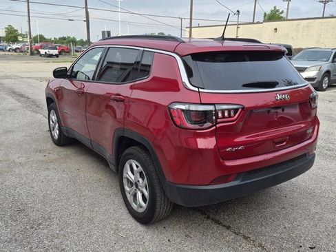 Used 2025 Jeep Compass Latitude AWD/4WD image 3