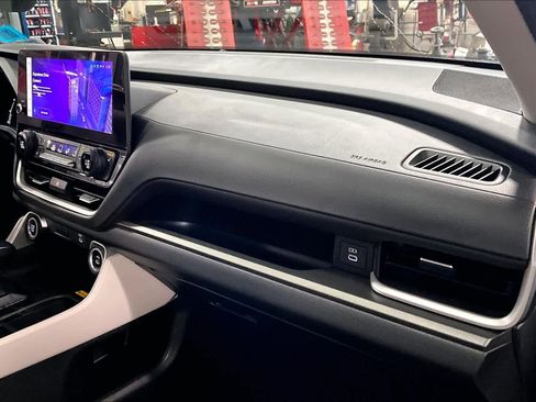 Certified 2024 Toyota Grand Highlander AWD image 17