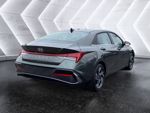 Used 2025 Hyundai Elantra SEL image 4