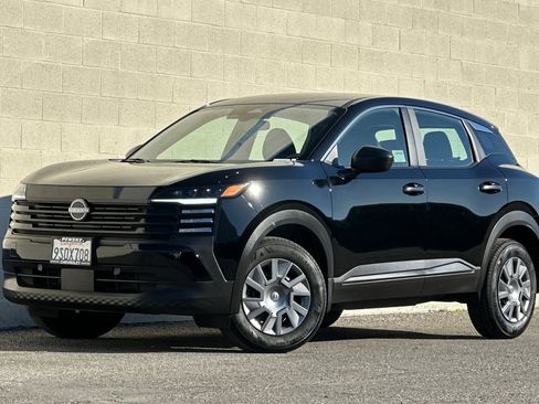 Used 2025 Nissan Kicks S image 8