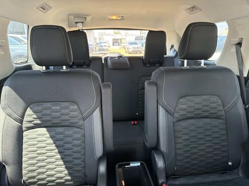 Used 2022 Nissan Pathfinder SV w/ SV Premium Package FWD image 12