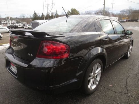 Used 2013 Dodge Avenger SE image 2