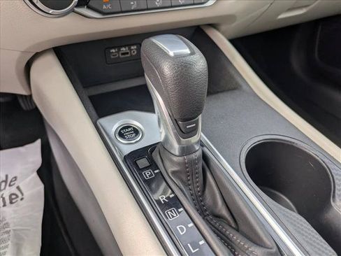 Used 2025 Nissan Altima 2.5 SV FWD image 11
