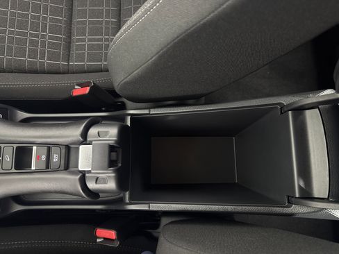 Certified 2025 Honda HR-V LX image 32