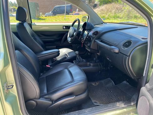 Used 2008 Volkswagen Beetle S FWD image 18