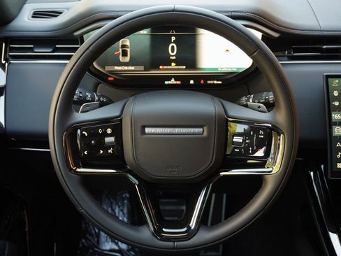 Used 2025 Land Rover Range Rover Sport Dynamic SE image 14