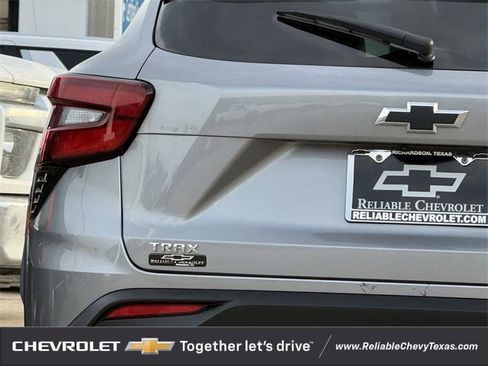 Certified 2025 Chevrolet Trax ACTIV image 11